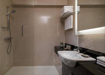 Budapest Marriott HotelCorner Suite Bathroom